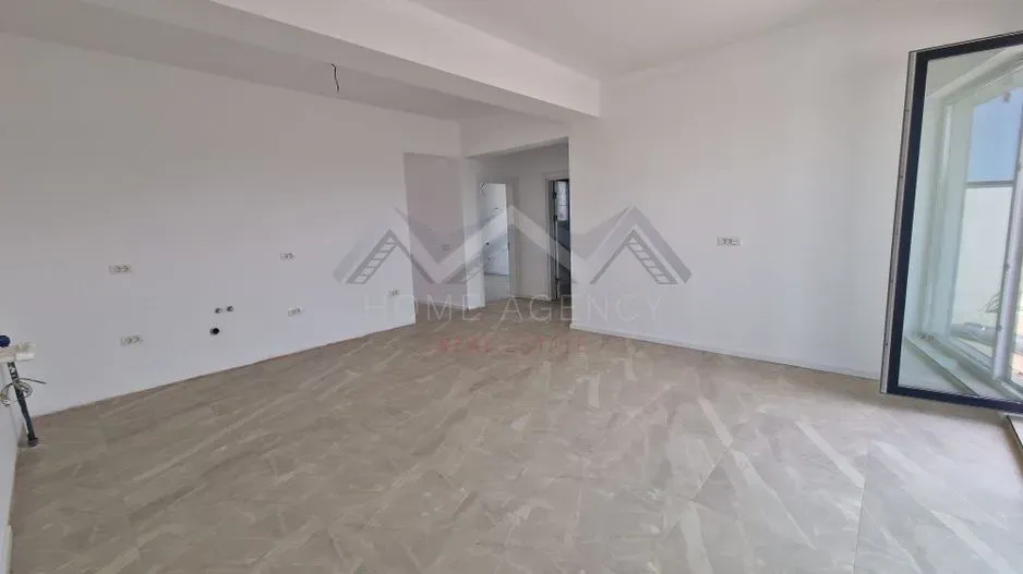 Mediterranean Style House - 4 Bedrooms, 2 Bathrooms, Tunari, RO - Image 2