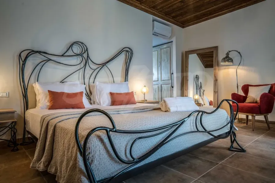 Stunning Zakinthos Villa: Infinity Pool, 7 Bedrooms, Sea Views - Image 2