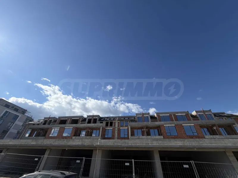 Spacious 3-Bedroom Apartment in New Plovdiv Complex - Image 4