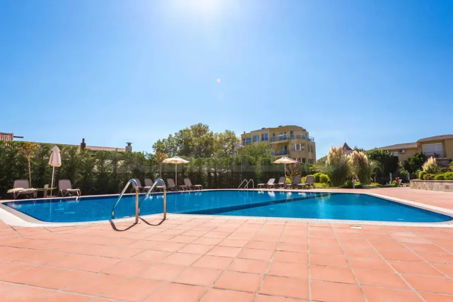 Stylish Varna Apartment with Parking & Sea Views - Image 3