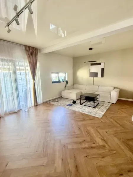 Spacious New 4-Bedroom Duplex House in Pantelimon, Romania - Image 1