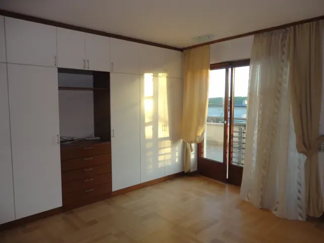 Spacious House with 5 Bedrooms Near Topčiderska Zvezda - Image 2