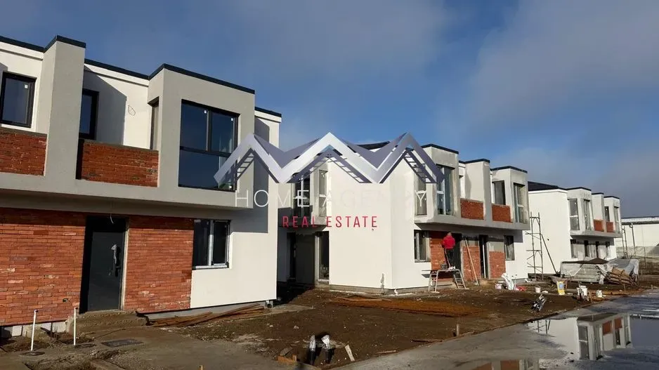 Luxury Modern House in Tunari - 3 Bedrooms, Premium Finishes - Image 2