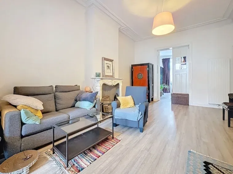 Stylish 2-Bedroom Apartment with Terrace in Brussels' Place Brugmann - Image 4