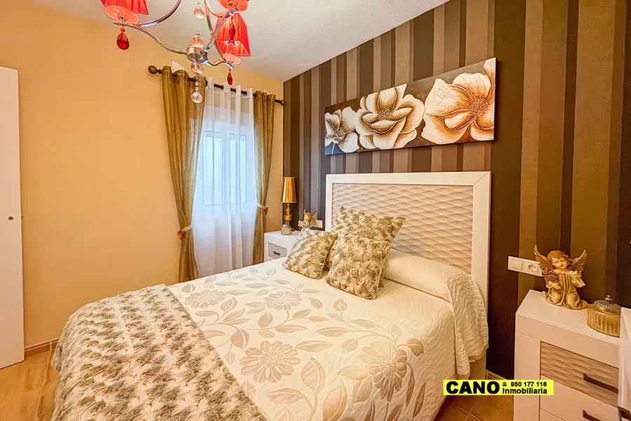 Spacious 2-Bedroom Apartment in the Heart of Almería, Spain - Image 1