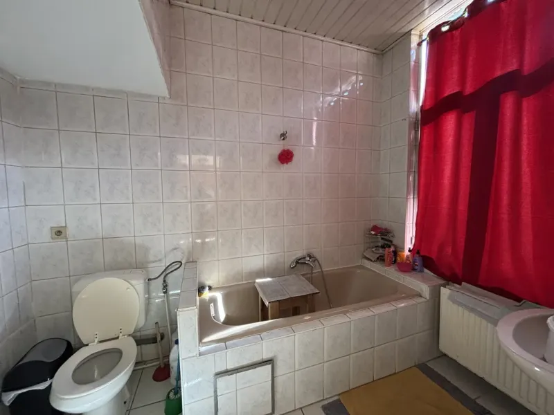 Spacious 4-Bedroom Apartment in Brussels with Historic Charm - Image 5