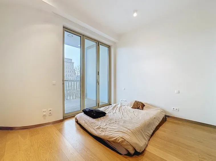 Spacious Apartment with 2 Terraces in Brussels' Toison d'Or - Image 1