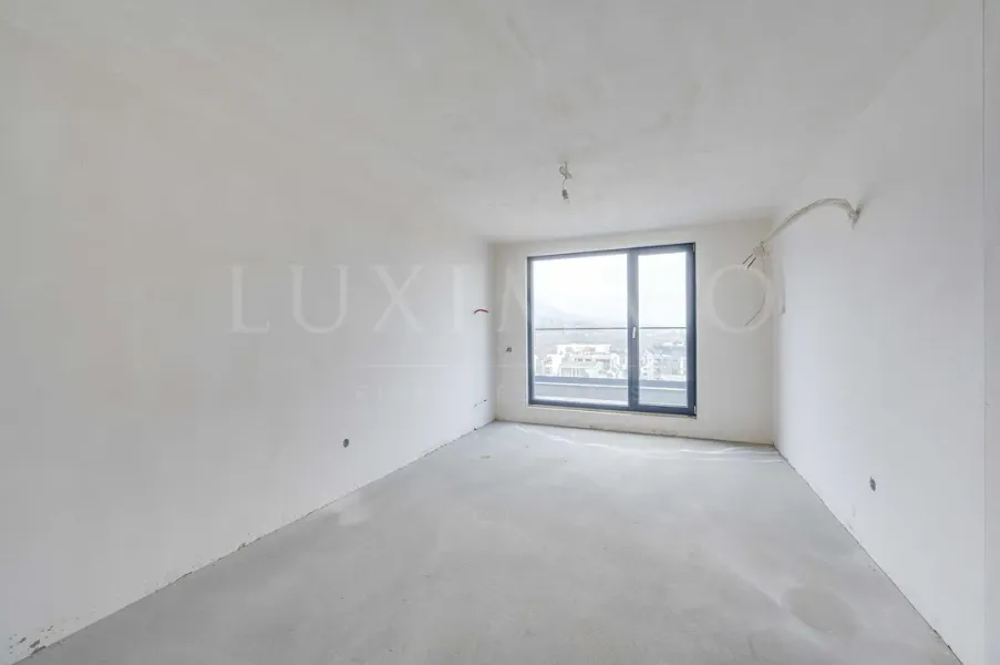 Panoramic Terrace Apartment with Mountain Views in Sofia - Image 2