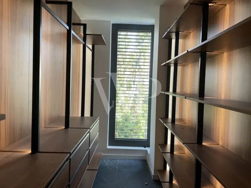 Spacious 5-Bedroom House with Amenities in Belgrade's Best Location - Image 1