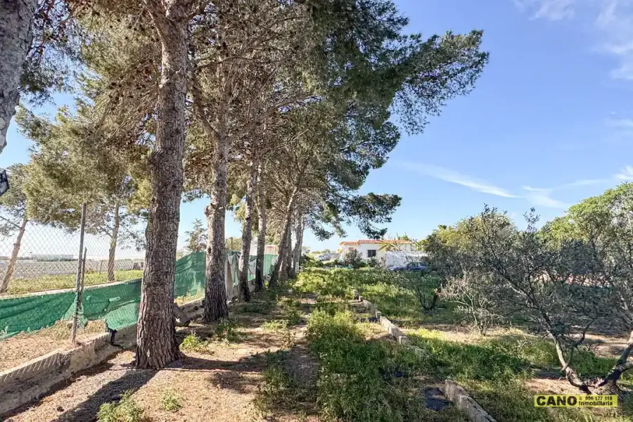 Spacious Cortijo with Pool & Garage in Níjar, Spain - Image 3