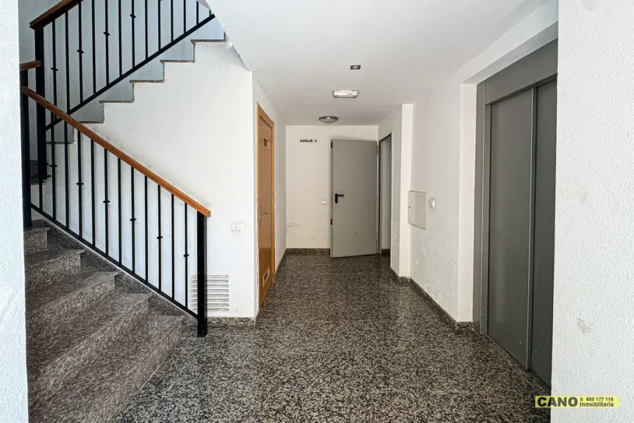 Spacious 3-Bedroom Apartment with Garage and Elevator in Viator - Image 4