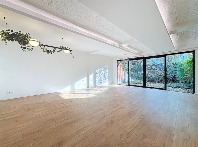 Spacious 4-Bedroom House with Garage in Prime Uccle Location - Image 4