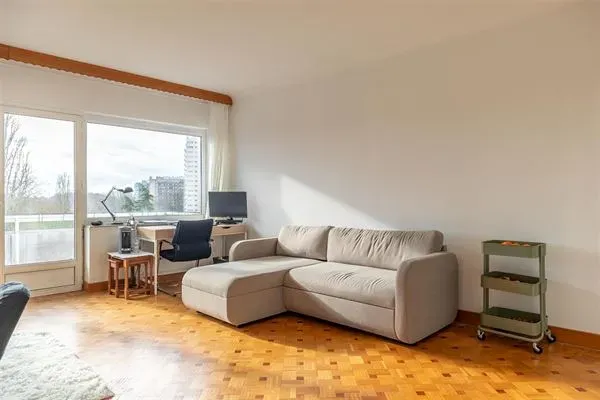 Spacious Anderlecht Apartment with Ponds Views & Garage Box - Image 5