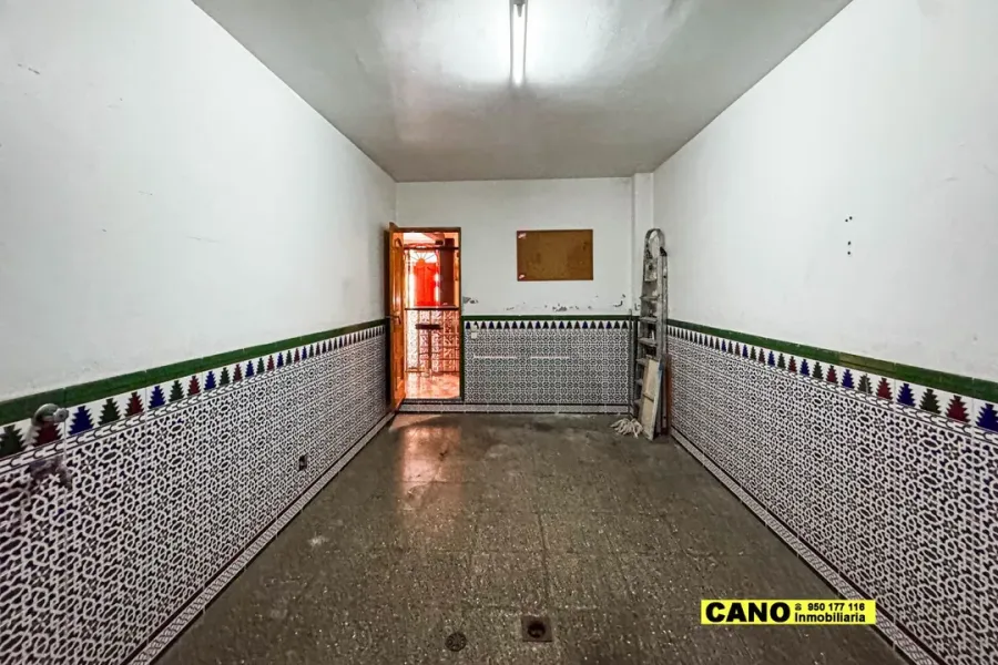 Spacious 4-Bedroom Dúplex Apartment in Prime Aguadulce Location - Image 4