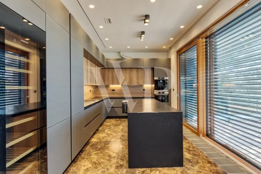 Spacious Luxury Apartment in Prime Belgrade Location, 3 Bedrooms - Image 4