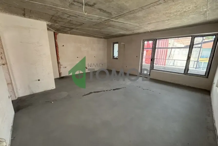 Spacious 4-Bedroom Apartment in Azimov Complex, Stara Zagora - Image 3