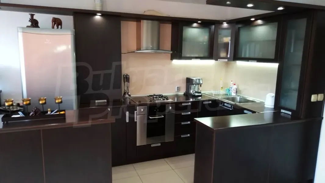 Bright, Fully Furnished 2-Bedroom Apartment in Varna's Levski District - Image 4