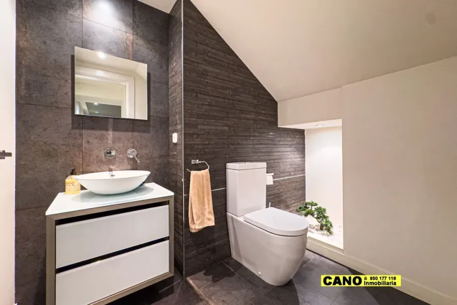 Luxury Chalet in Almería Center with Elevator & Garage - Image 2