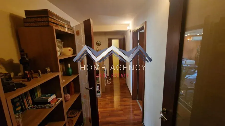 Spacious 4-Bedroom Apartment in Otopeni - Prime Location - Image 4
