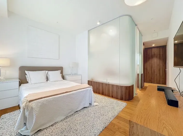 Spacious Apartment with 3 Terraces in Brussels' Toison d’Or - Image 4