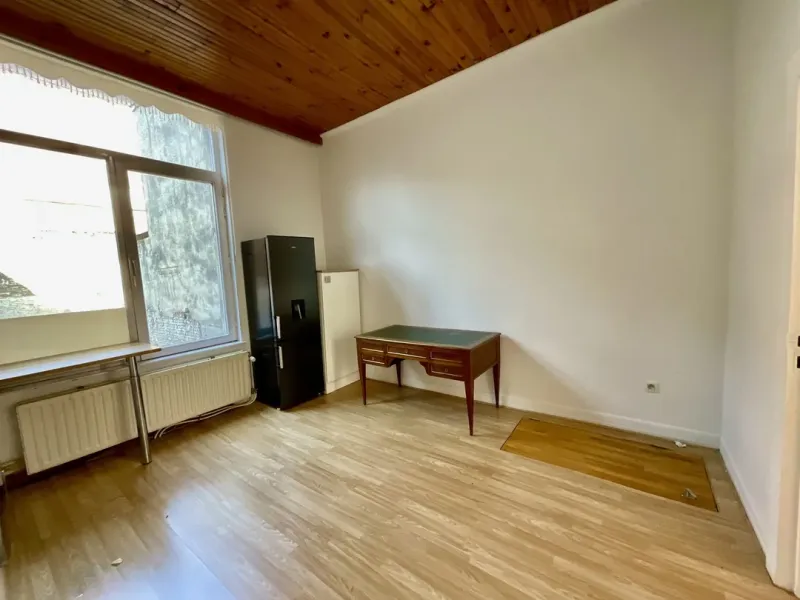 Schaarbeek Investment Property: Spacious Apartment Block with Rental Income - Image 2