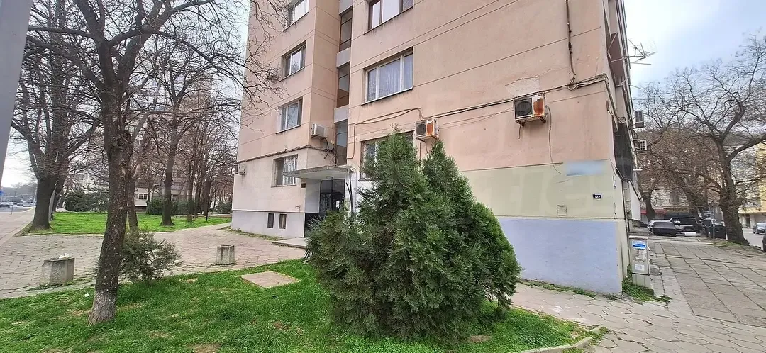 Spacious 2-Bedroom Apartment in Plovdiv Center - Bright & Renovated - Image 2