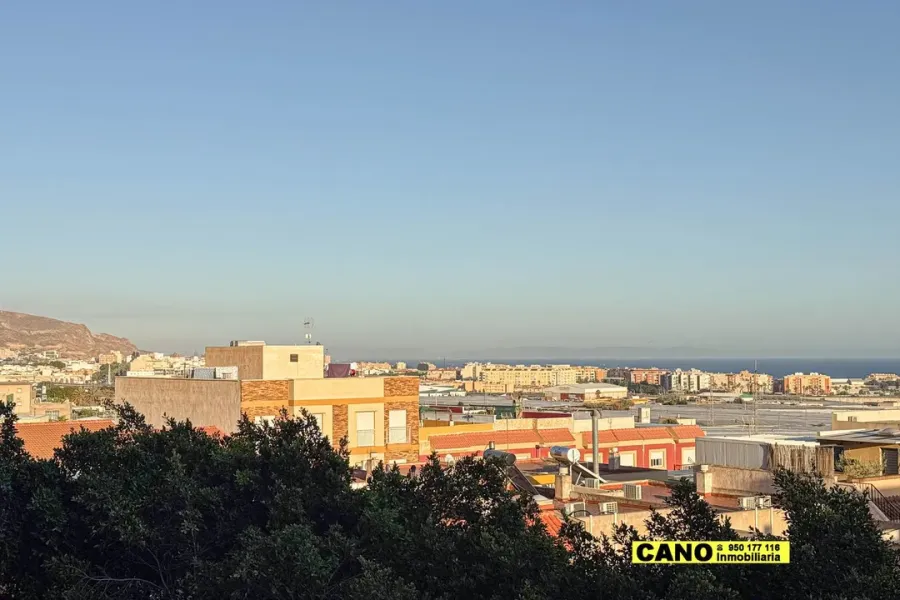 Spacious 3-Bedroom Apartment with Solar Panels in Vícar - Image 5