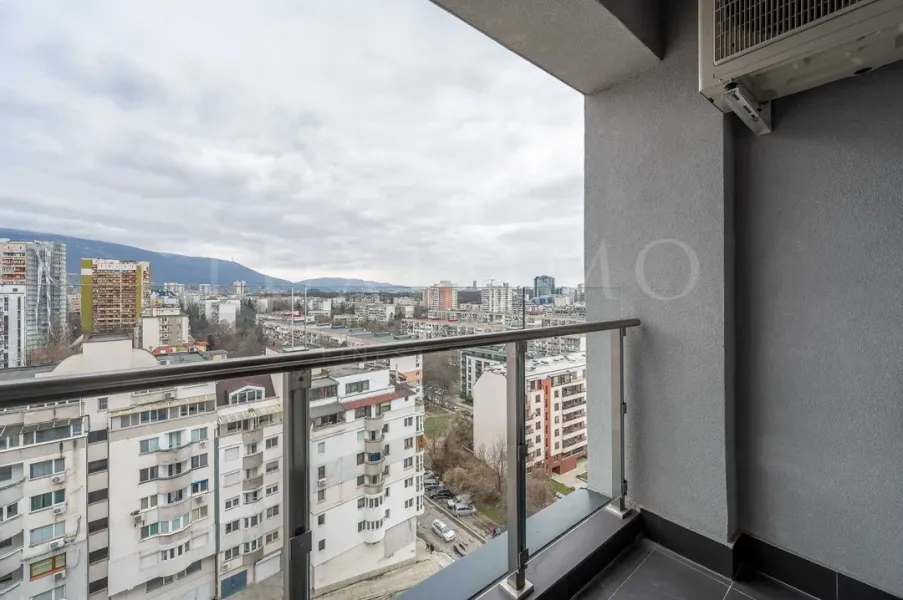Spacious Designer Apartment with Mountain View & Parking in Sofia - Image 4