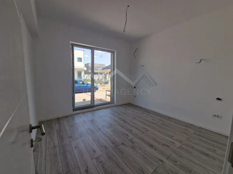 Mediterranean Style House - 4 Bedrooms, 2 Bathrooms, Tunari, RO - Image 4