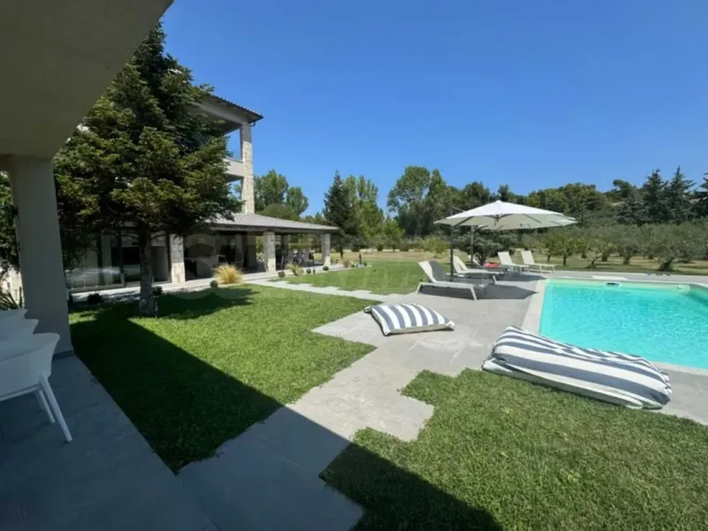 Spacious 6-Bedroom House with Pool in Beautiful Kallithea, Greece - Image 1