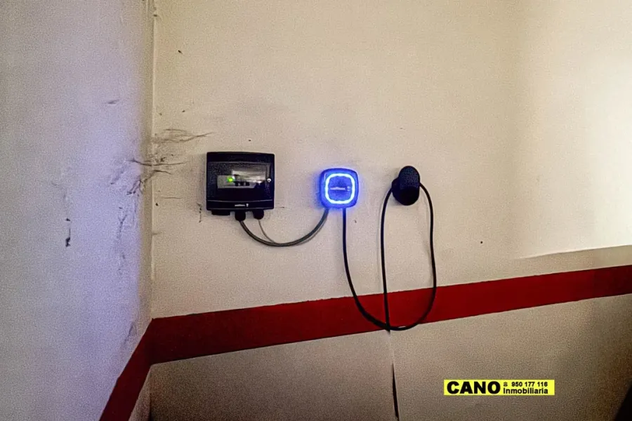 Spacious 3-Bedroom Apartment with Solar Panels in Vícar - Image 1