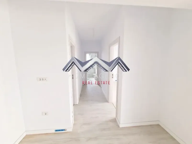 Spacious 1-Bedroom Apartment in New Otopeni Building with Parking - Image 5