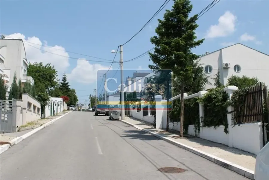 Luxurious 7-Bedroom House with Garden Near White Court, Belgrade - Image 1