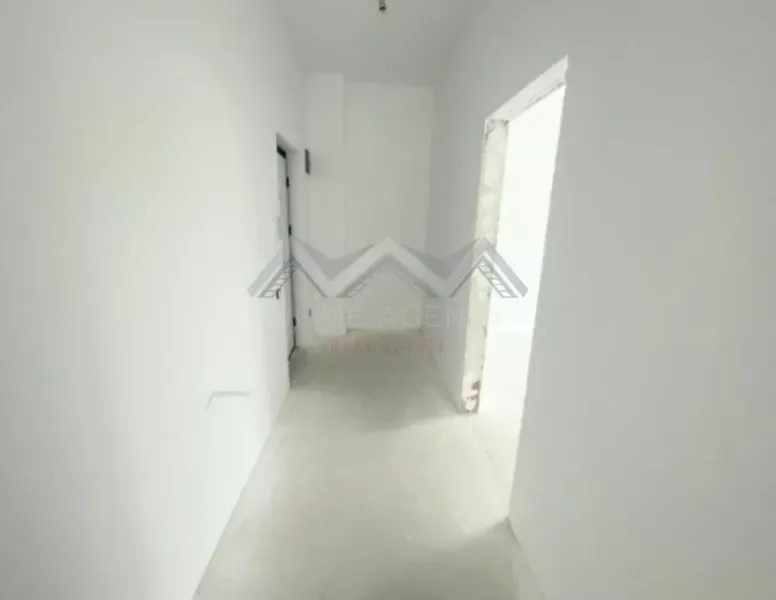 Spacious 2-Bedroom Apartment with Private Courtyard in Otopeni - Image 1