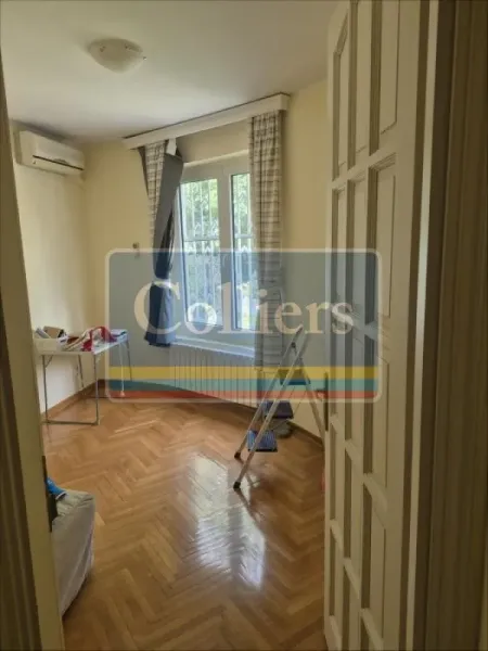 Spacious Family House with Garden in Belgrade's Quiet Area - Image 2