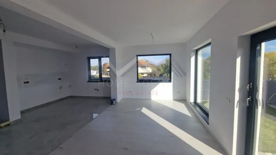 Modern Family House Near Lake Corbeanca – 2025 - Image 5