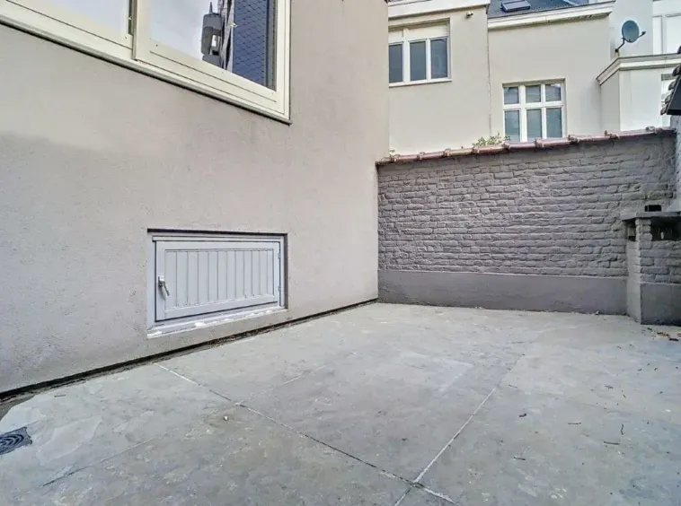 Exceptional Mansion with Royal Gardens – 5 Bedrooms – Brussels - Image 2