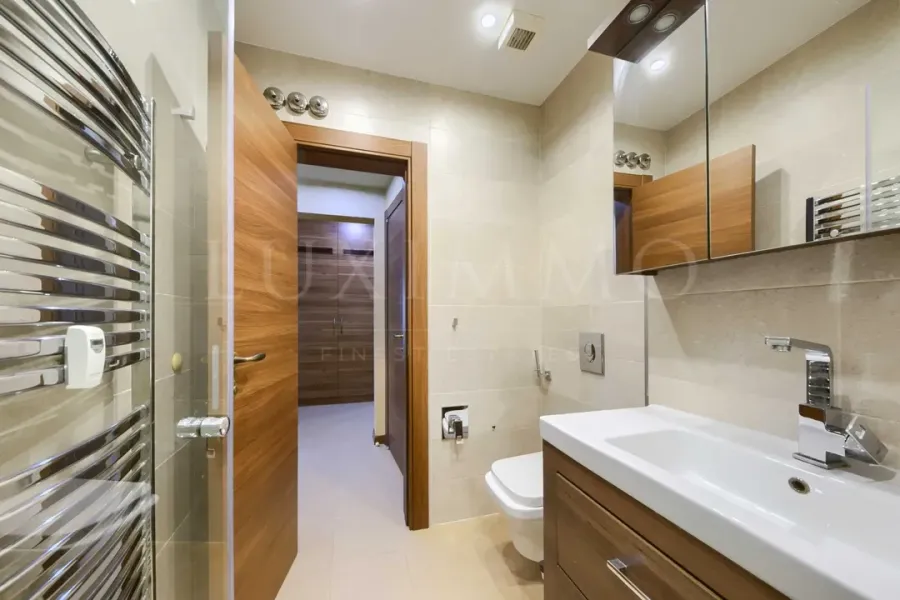 Spacious Two-Bedroom Apartment Near Borisova Garden - Image 2