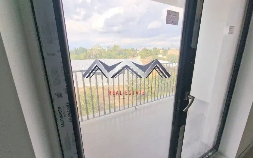 Spacious 1-Bedroom Apartment in New Otopeni Building with Parking - Image 4