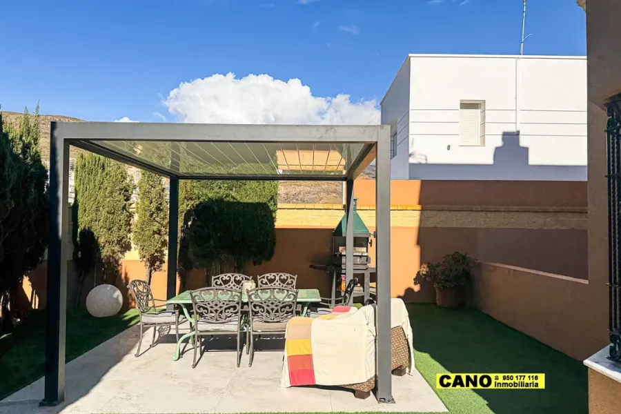 Spacious Chalet with Pool & Golf Views in Envía Golf, Spain - Image 5