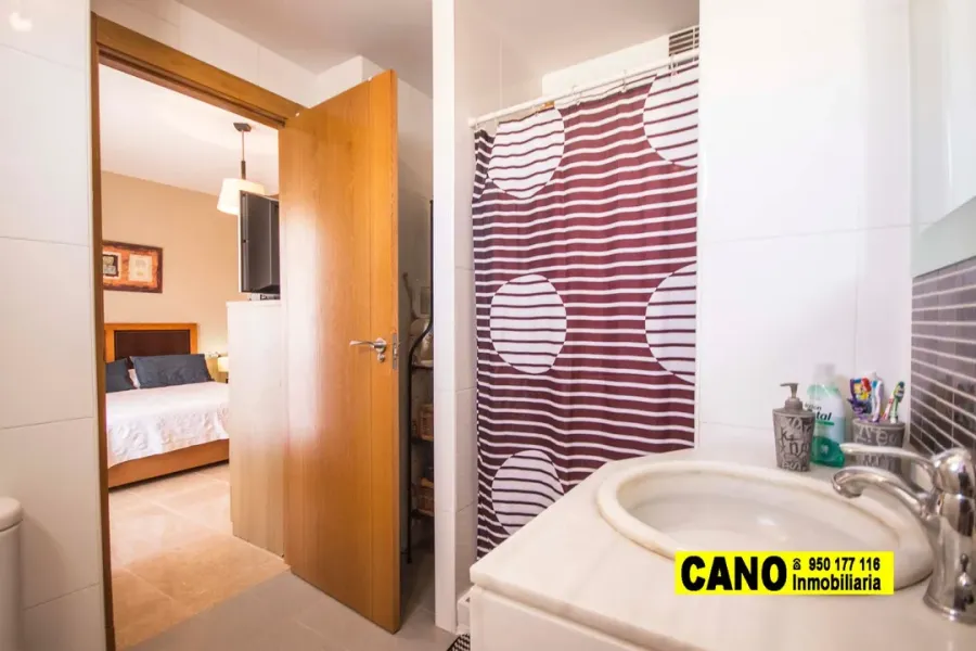 Spacious Triplex in Villablanca, Almería - 5 Bedrooms, 3 Bathrooms - Image 1