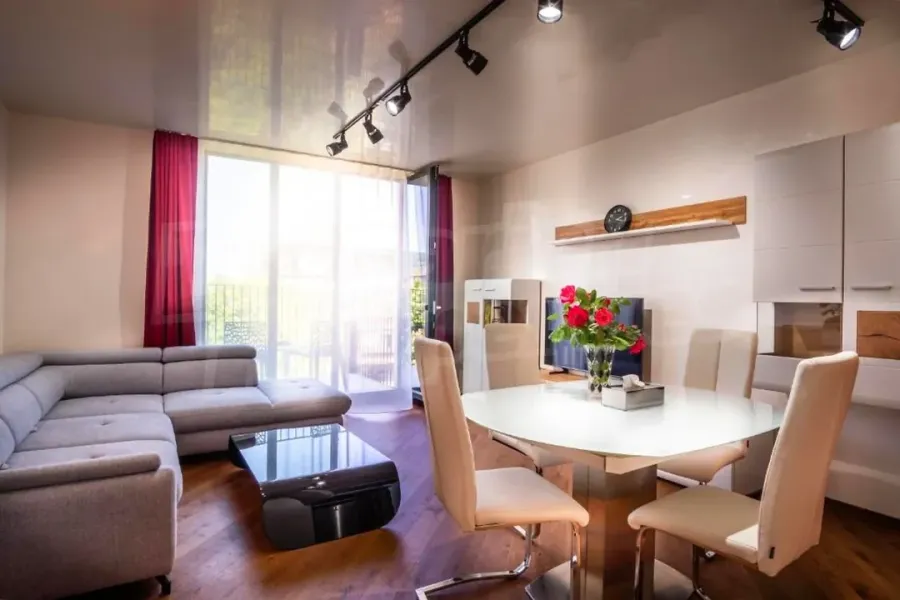 Sea View Luxury Apartment with Garage – Varna Chaika District - Image 3