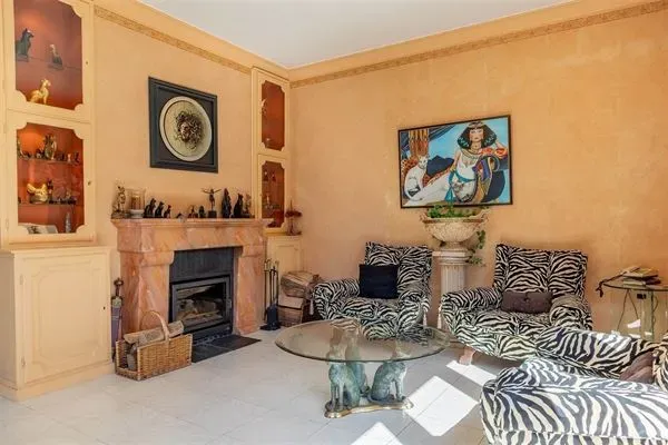 Charming 5 Bedroom House with Garden in Sint-Genesius-Rode - Image 5