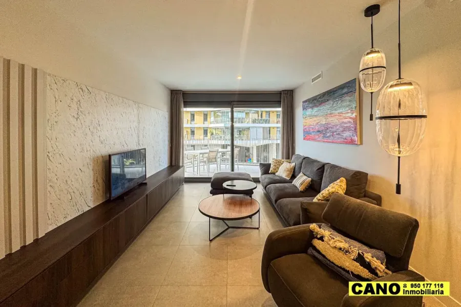 Stylish 3-Bedroom Apartment with Garage & Storage in Almería - Image 2