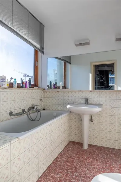 Spacious Corner Apartment with Terraces and Garage Near Calvoet Station - Image 5