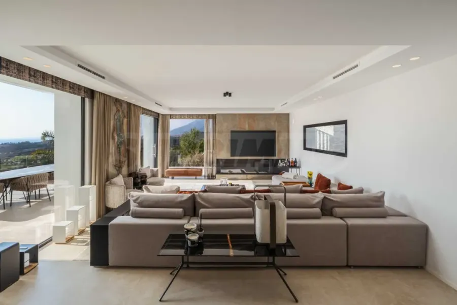 Luxury Marbella Villa – Modern & Spacious Retreat - Image 4