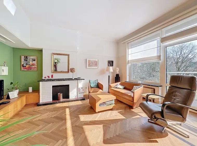 Spacious Duplex Penthouse with Terrace in Prime Brussels Location - Image 4