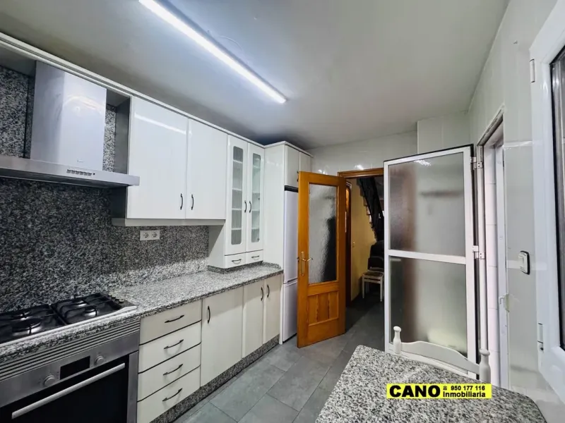 Spacious 3-Bedroom House with Elevator in Almería, Spain - Image 2