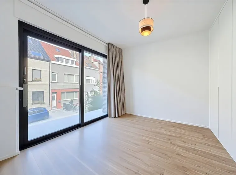 Spacious 4-Bedroom House with Garage in Prime Uccle Location - Image 4