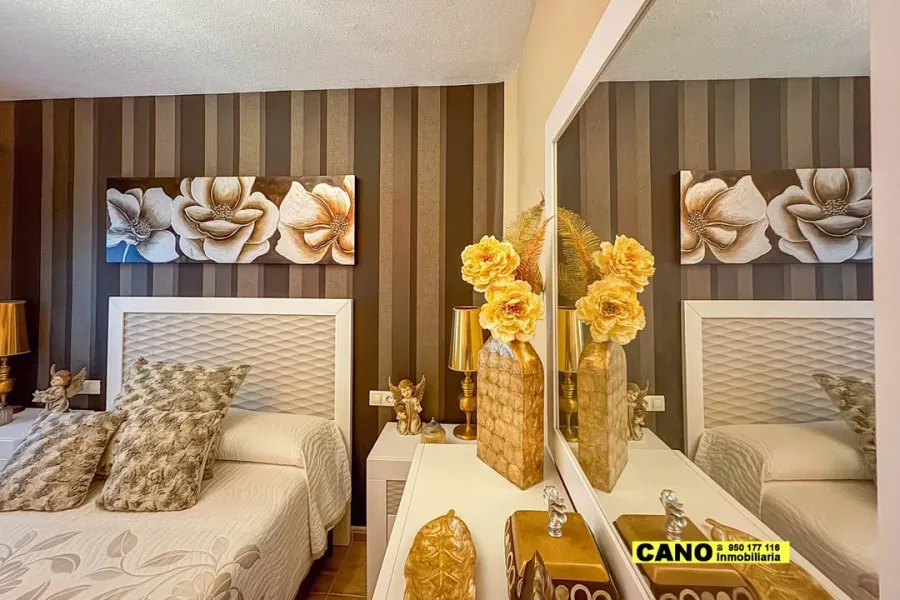 Spacious 2-Bedroom Apartment in the Heart of Almería, Spain - Image 3